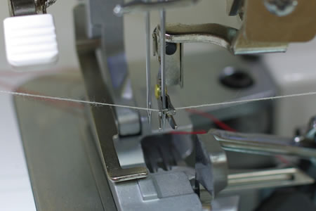 ニューラクスルー （自動針穴通し器）