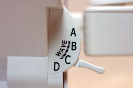 レバー操作で7種類の基本縫いへ切替OK