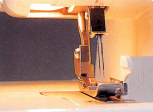 針先をやさしく照らす照明