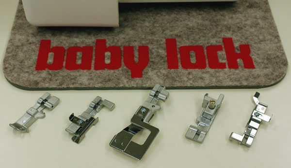 パイピング押え（3mm）、パール・シークイン押え（ビーズ押え）、シャーリング押え（ギャザー押え）、ゴム押え、ニット裾まつり押え