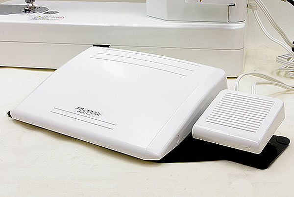 フット糸切り機能付き大型フットコントローラー