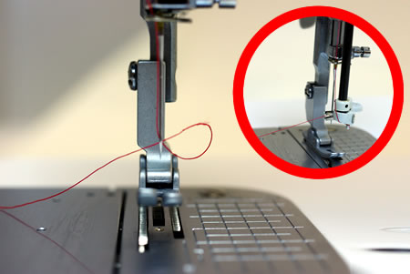職業用ミシンなのに自動糸通しが付いている！