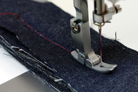 家庭用ミシンとは比較にならないパワーと貫通力