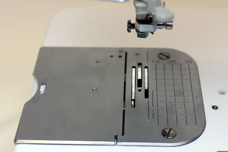 耐久性抜群のオール金属製針板