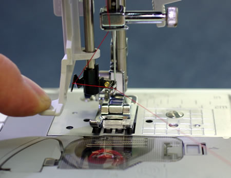 ブラザーミシンPS205の自動糸通し