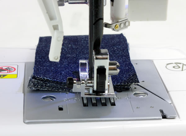 ハローキティミシン40周年アニバーサリーモデルの水平固定ピン