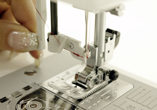 自動糸通し機能