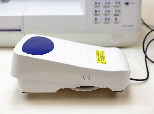 自動糸切り機能付きフットコントローラー