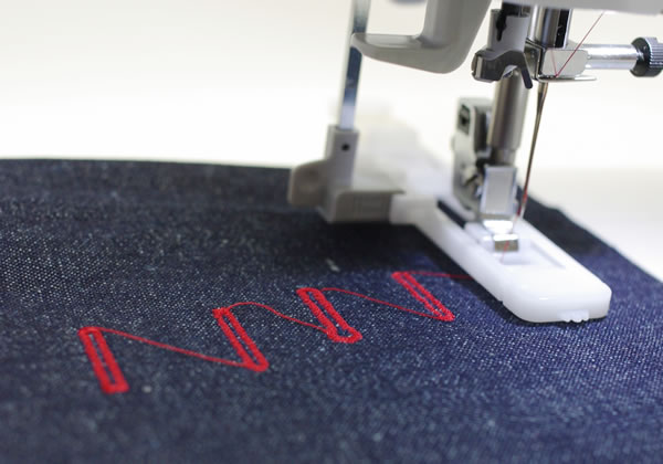 自動ボタンホール機能