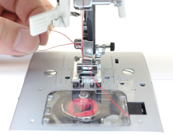 自動糸通し機能