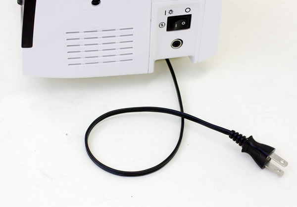 電源コードは本体にコードリール収納