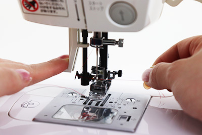 自動糸通し機能