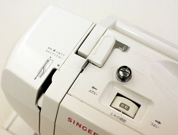 モニカピクシー5710Rの自動糸調子の位置