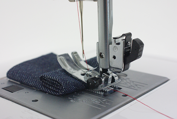 段縫い押えボタン（押え固定ピン）