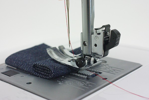 段縫い押えボタン（押え固定ピン）
