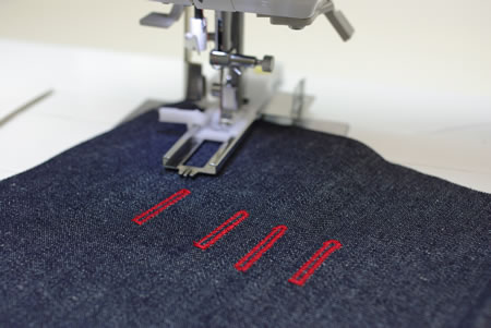 自動ボタンホール機能（アンダープレート付き）