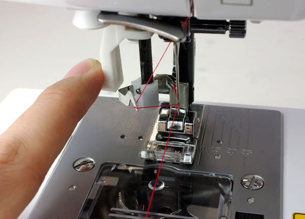 S-017の自動糸通し機能