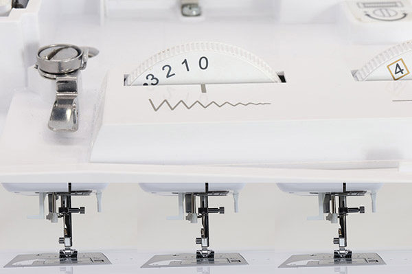 直線縫い針基線無段階調整機能