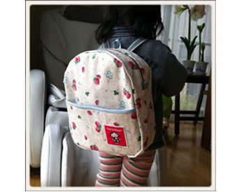 ラミネートにキルティングの裏地を付けた通園リュック