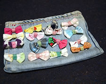 古着をリメイクした化粧ポーチ