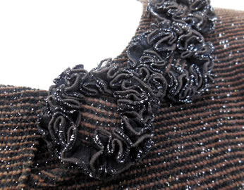 カットワークの技法を取り入れたジャケット