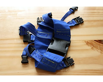 たくさんベルトのついたおもちゃ