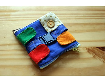 ベルトのおもちゃをお出かけに持っていくときの袋