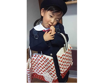 リンゴの生地を使った入園カバン