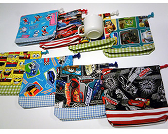 キャラクターの生地で作ったコップ入れ