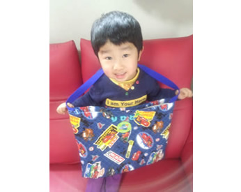 カーズの生地をつかった通園用の手提げバッグ