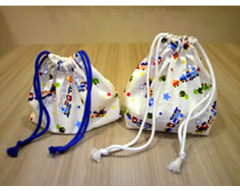 2色の紐を使ったランチ巾着