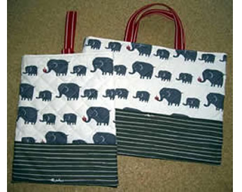 ゾウさんの生地で作ったバッグと上履き入れ