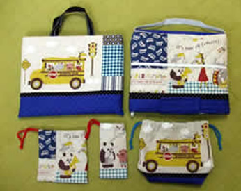 可愛いアニマルと乗り物の生地を使った通園セット