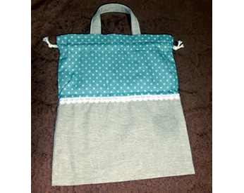 水玉生地とポンポンレースを使った巾着