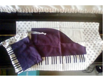 ピアノ鍵盤＆ドットの生地で作ったランチョンマットと巾着袋