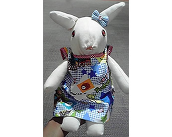 うさぎ年うまれの親友の娘ちゃんに作ったウサギのぬいぐるみ♪