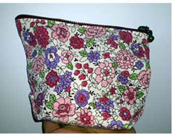 初めて作った花柄ポーチ