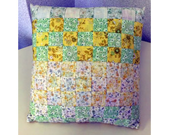 ヒマワリみたいなキルトクッション