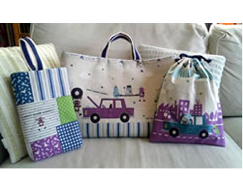 車柄の上履き入れとバッグと巾着袋