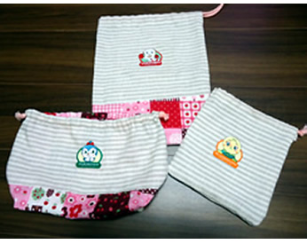 ワッペンをつけたお弁当袋と巾着袋
