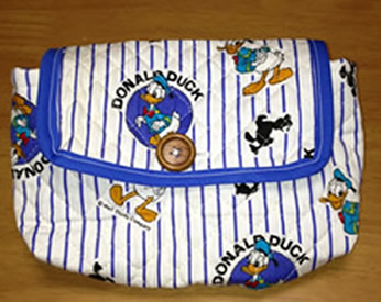 ドナルドダックの生地で作ったお弁当箱入れ