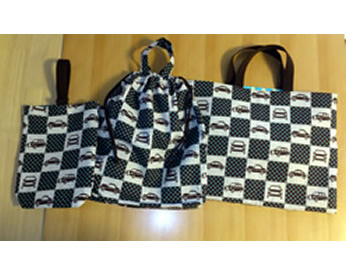 サーキット柄の生地で作った幼稚園グッズ