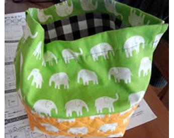 象やチェックプリントの生地を使ったお弁当入れ