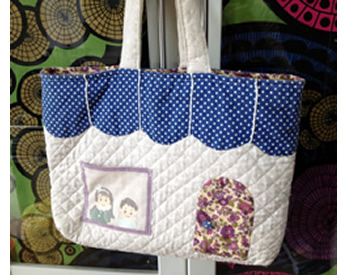 全体がお家になった手提げかばん