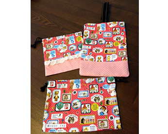 ドット柄の生地を使った上履き入れ、お弁当袋、コップ入れ