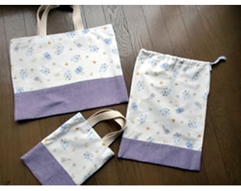 裏地と切り替え布つきで作った上履き入れとバッグと巾着袋