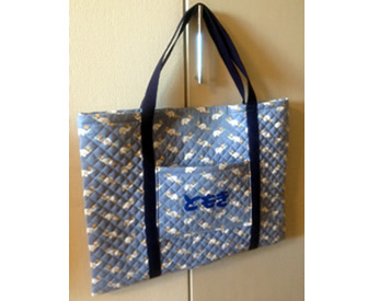 キルト素材でつくったポケット付きの手提げバッグ！