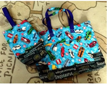 乗り物柄の生地で作った上履き入れと手提げバッグ♪