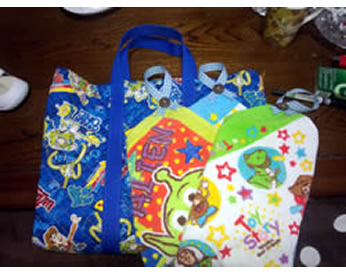 トイストーリーの生地で作ったマチ付きバック、巾着、ハンドタオル