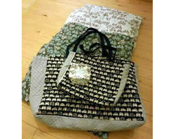 入園用のバッグと布団カバー